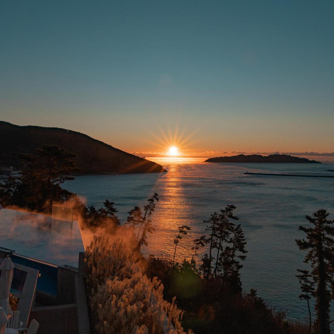 Hotel Sang Sang & Private Sang Sang Pool Villa Geoje Exterior foto